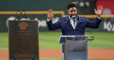 Elvis Andrus es incluido en el Salón de la Fama de los Rangers de Texas con ayuda de Adrián Beltré