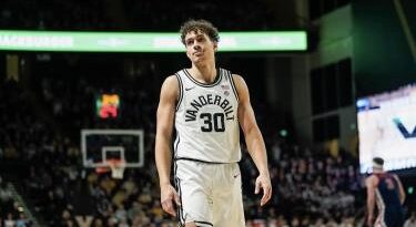 Dominicanos David Jones y Chris Mañón debutan en la NBA Summer League