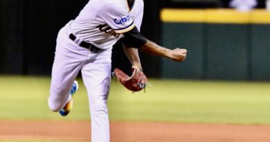 Tavárez domina y Águilas vencen 4-2 al Licey para afianzar su liderato