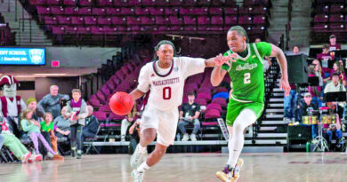 Danny Carbuccia lidera la conferencia Mid American de la NCAA en asistencias