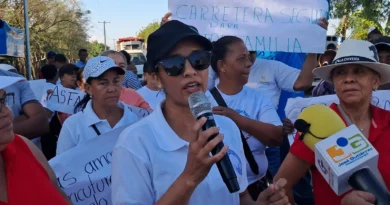 Comunidad La Vigía protesta por segundo día para exigir arreglo de calles y carretera en Dajabón Comunidad La Vigía protesta por segundo día para exigir arreglo de calles y carretera en Dajabón