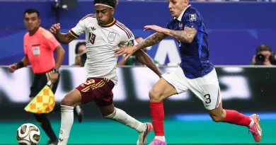 España derrota 2-0 a Francia y regresa a una final del Mundial 16 años después España derrota 2-0 a Francia y regresa a una final del Mundial 16 años después