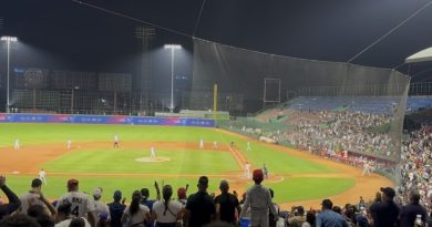 Puerto Rico derrota a República Dominicana en Puerto Rico en su primer partido en béisbol Puerto Rico derrota a República Dominicana en Puerto Rico en su primer partido en béisbol