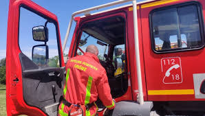 Reaparecen incendios forestales en sur de Francia Reaparecen incendios forestales en sur de Francia