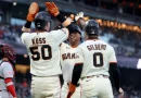 Devers batea jonrón de tres carreras y los Gigantes derrotan 5-0 a los Rojos