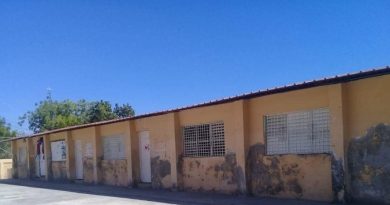 Padres impiden entrada de estudiantes a una escuela en Tamayo por malas condiciones de la estructura Padres impiden entrada de estudiantes a una escuela en Tamayo por malas condiciones de la estructura