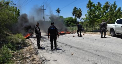 Moradores de El Cachón, en Barahona, protestan por falta de energía eléctrica Moradores de El Cachón, en Barahona, protestan por falta de energía eléctrica