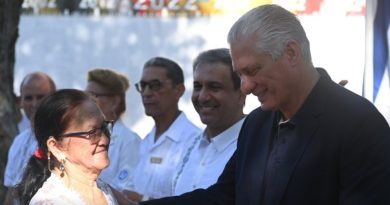 Díaz-Canel: curso universitario, expresión de nación que no se rinde Díaz-Canel: curso universitario, expresión de nación que no se rinde