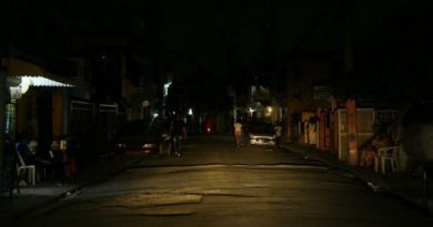 Apagones de hasta 16 horas afectan comercios y comunidades de Higüey Apagones de hasta 16 horas afectan comercios y comunidades de Higüey