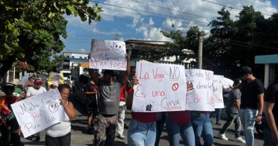 En La Vega protestan por apagones prolongados En La Vega protestan por apagones prolongados