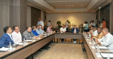 Dirigentes choferiles acuerdan con el Gobierno mantener sin aumento las tarifas del transporte Dirigentes choferiles acuerdan con el Gobierno mantener sin aumento las tarifas del transporte