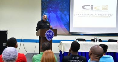 Chami Isa imparte charla sobre la nueva cédula en la UASD-Santiago