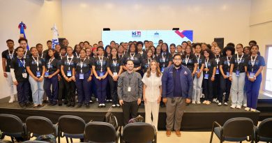 Indotel capacita a más de 500 estudiantes en áreas STEM en Santo Domingo y Barahona