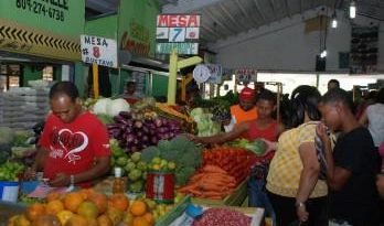 Vendedores denuncian que productos de primera necesidad se mantienen caros Vendedores denuncian que productos de primera necesidad se mantienen caros