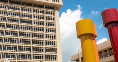 El Banco Central entre tres fuegos