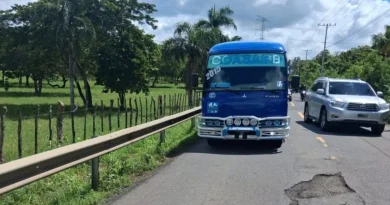 Anuncian paro de transporte para el 14 de octubre por reclamo de carretera Santo Domingo-Yamasá Anuncian paro de transporte para el 14 de octubre por reclamo de carretera Santo Domingo-Yamasá