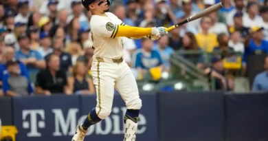 Contreras y el bullpen de Milwaukee brillan para tomar ventaja 2-0 sobre Dodgers Contreras y el bullpen de Milwaukee brillan para tomar ventaja 2-0 sobre Dodgers
